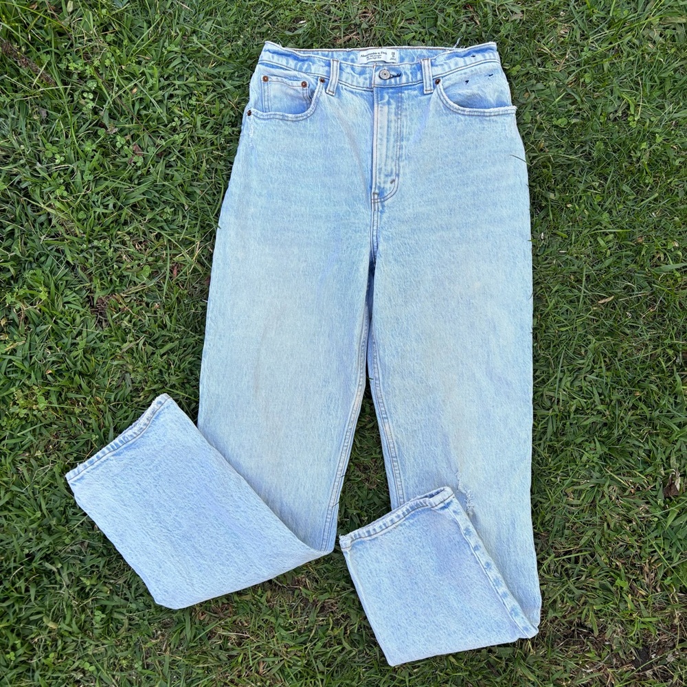 Abercrombie & Fitch curve love Light Wash 90’s Straight Leg Jeans